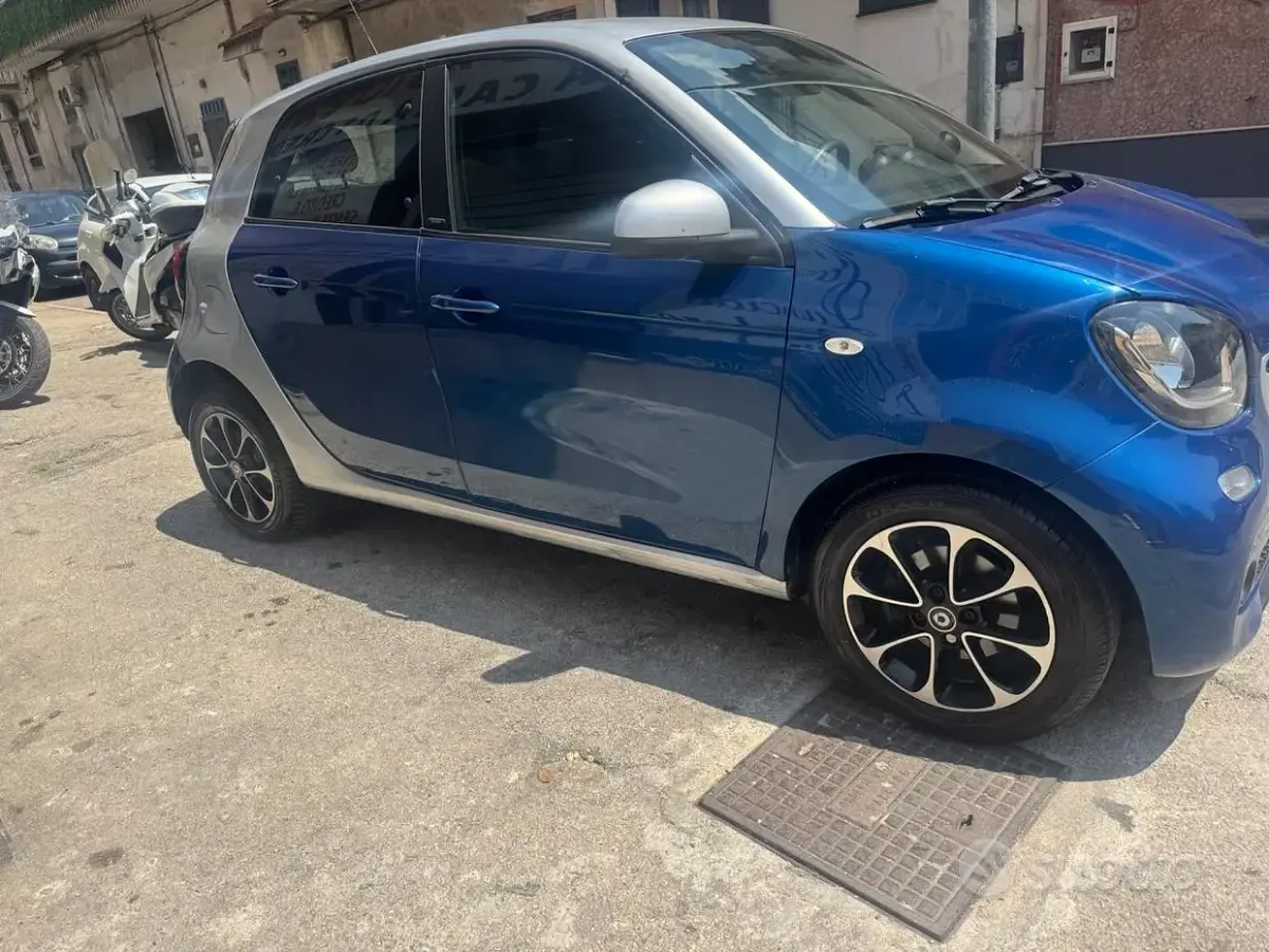 Usata Smart ForFour Prime 71 CV (52 kW) 2017 Bluazzurro Utilitaria