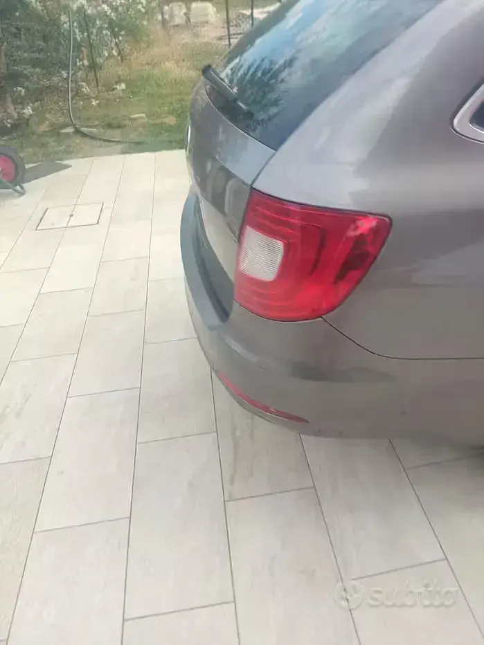 Usata Skoda Superb 140 CV (102 kW) 2010 Grigio Station wagon