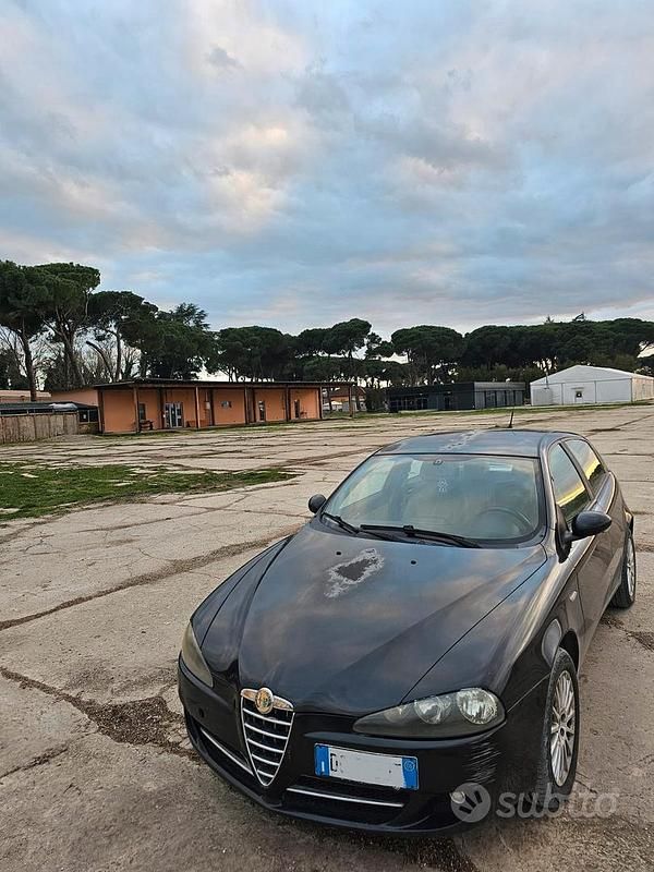 Usata Alfa Romeo 147 120 CV (88 kW) 2006 Blu Utilitaria