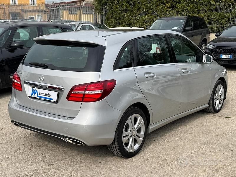 Usata Mercedes B180 107 CV (78 kW) 2017 Grigio Monovolume