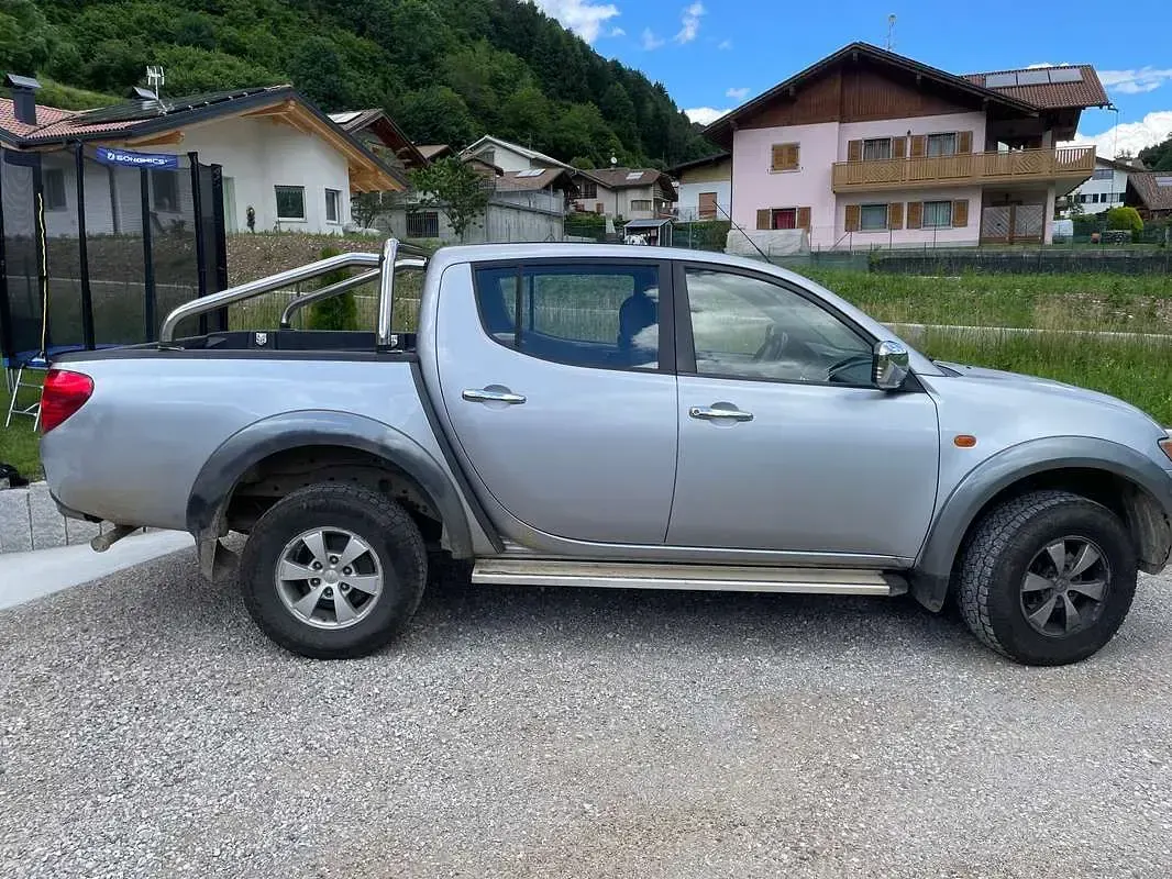 Usata Mitsubishi L200 Invite 136 CV (100 kW) 2009 Grigio Pick-up