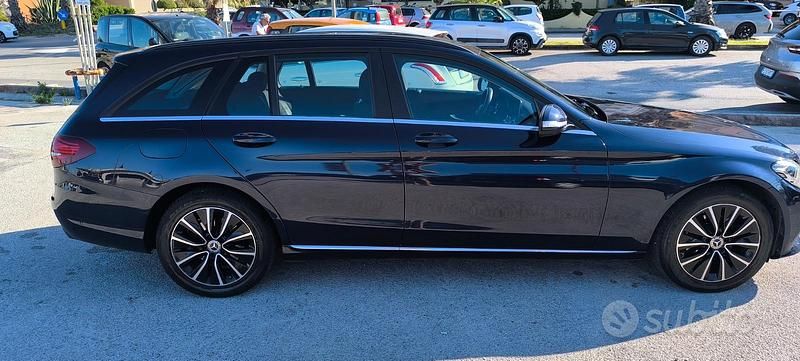 Usata Mercedes C180 122 CV (89 kW) 2019 Blu Station wagon