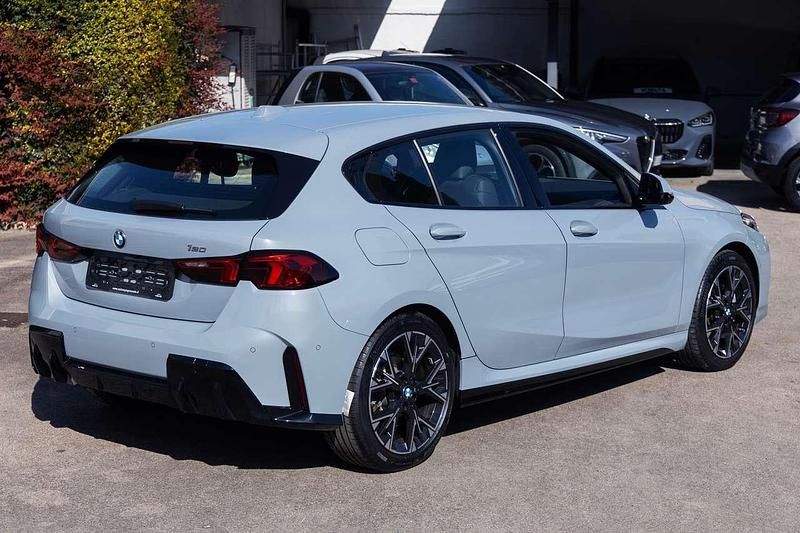 Usata BMW 120 M Sport 170 CV (125 kW) 2025 Brooklyn grey met. Utilitaria