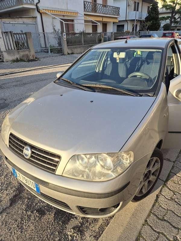 Usata Fiat Punto 86 CV (63 kW) 2005 Utilitaria