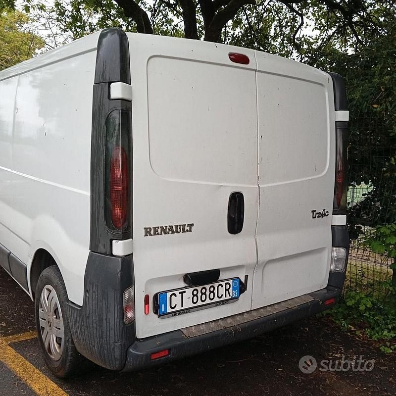 Occasion Renault Traffic 100 PK (73 kW) 2005 Wit Sedan