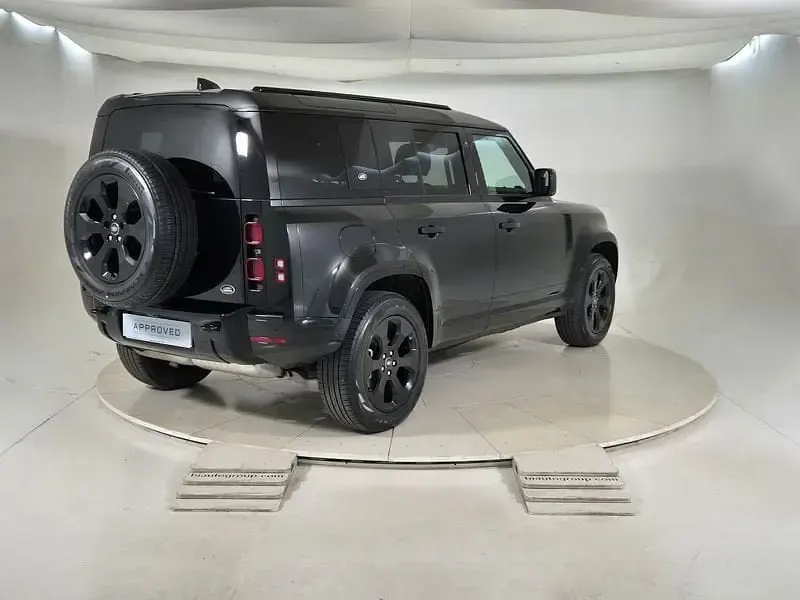 Usata Land Rover Defender SE Dynamic 249 CV (183 kW) 2023 Nero SUV