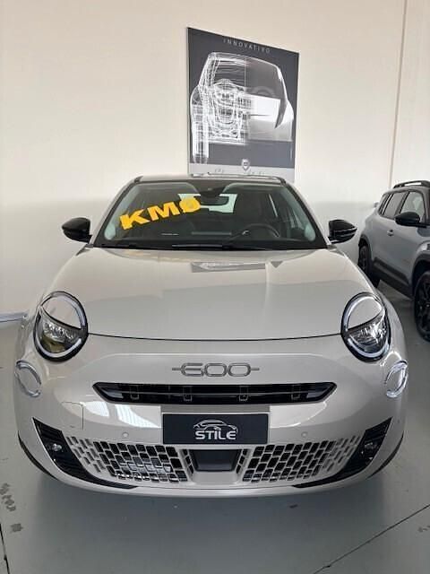 Usata Fiat 600 100 CV (73 kW) 2024 Beige Station wagon