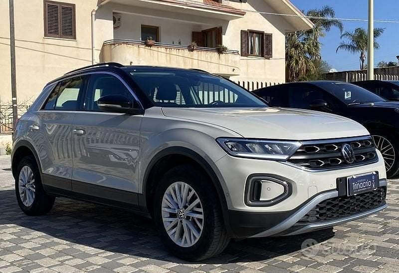 Usata VW T-Roc Life 110 CV (80 kW) 2022 Nero SUV