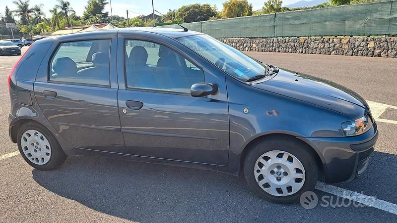 Usata Fiat Punto 80 CV (58 kW) 2000 Blu Utilitaria