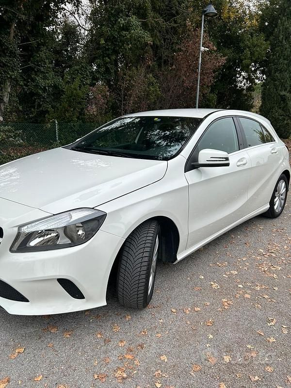 Usata Mercedes A180 110 CV (80 kW) 2017 Bianco Berlina