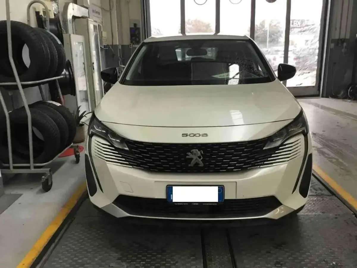 Occasion Peugeot 5008 Allure 131 ch (96 kW) 2022 Blanc SUV