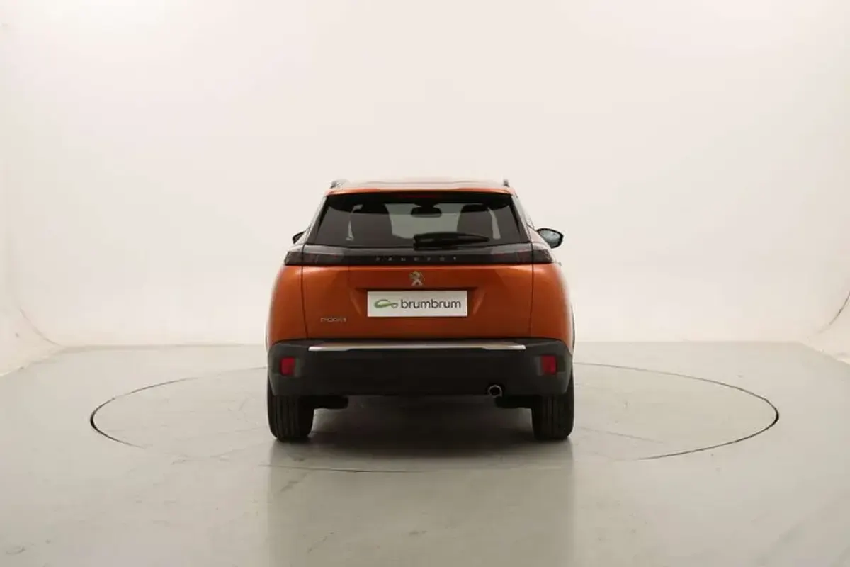 Usata Peugeot 2008 Allure 110 CV (80 kW) 2021 Arancione SUV