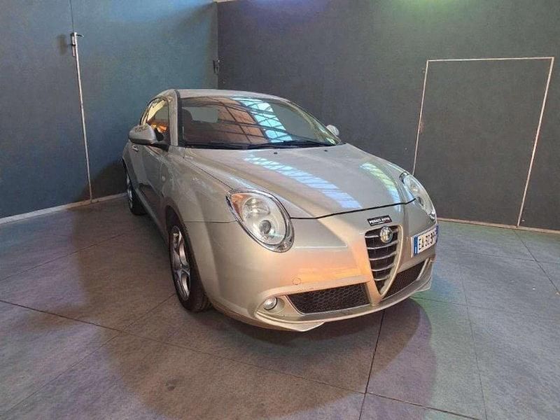 Usata Alfa Romeo MiTo Distinctive 105 CV (77 kW) 2010 Oro Utilitaria