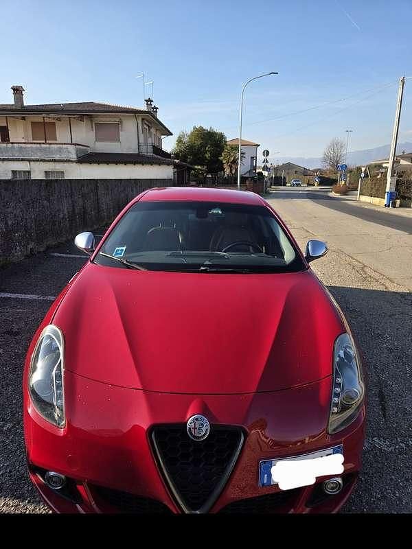 Usata Alfa Romeo Giulietta Exclusive 175 CV (128 kW) 2015 Rosso Berlina