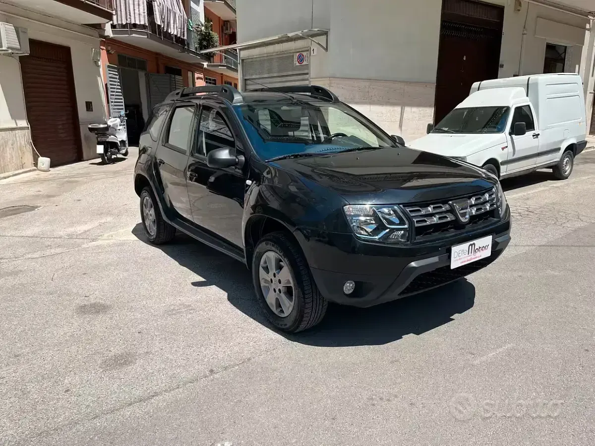 Usata Dacia Duster Lauréate 101 CV (74 kW) 2015 Nero SUV