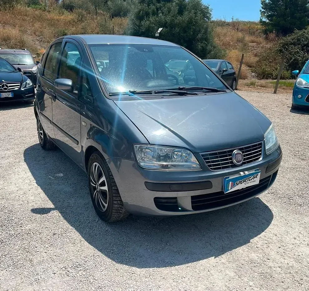 Usata Fiat Idea 77 CV (56 kW) 2009 Grigio Monovolume