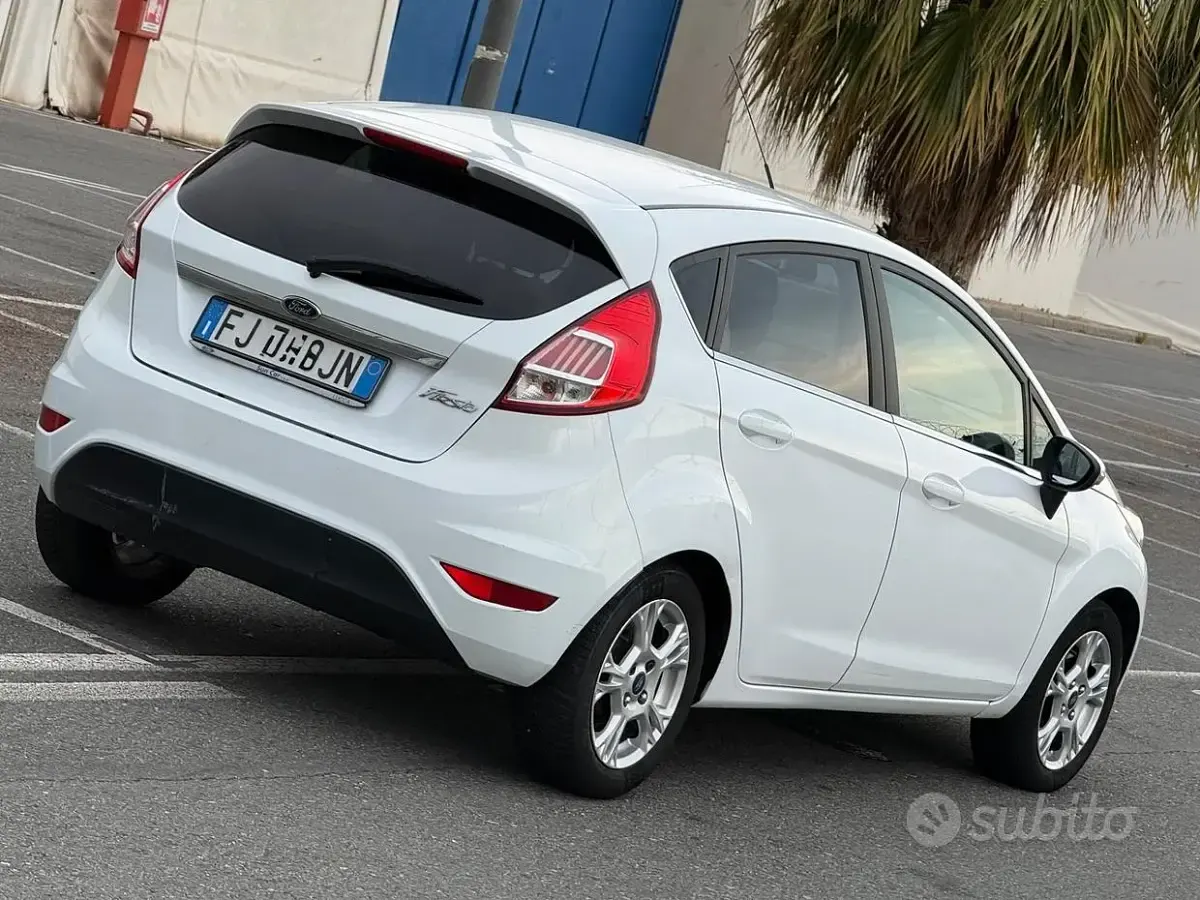 Usata Ford Fiesta Titanium 75 CV (55 kW) 2017 Bianco Utilitaria