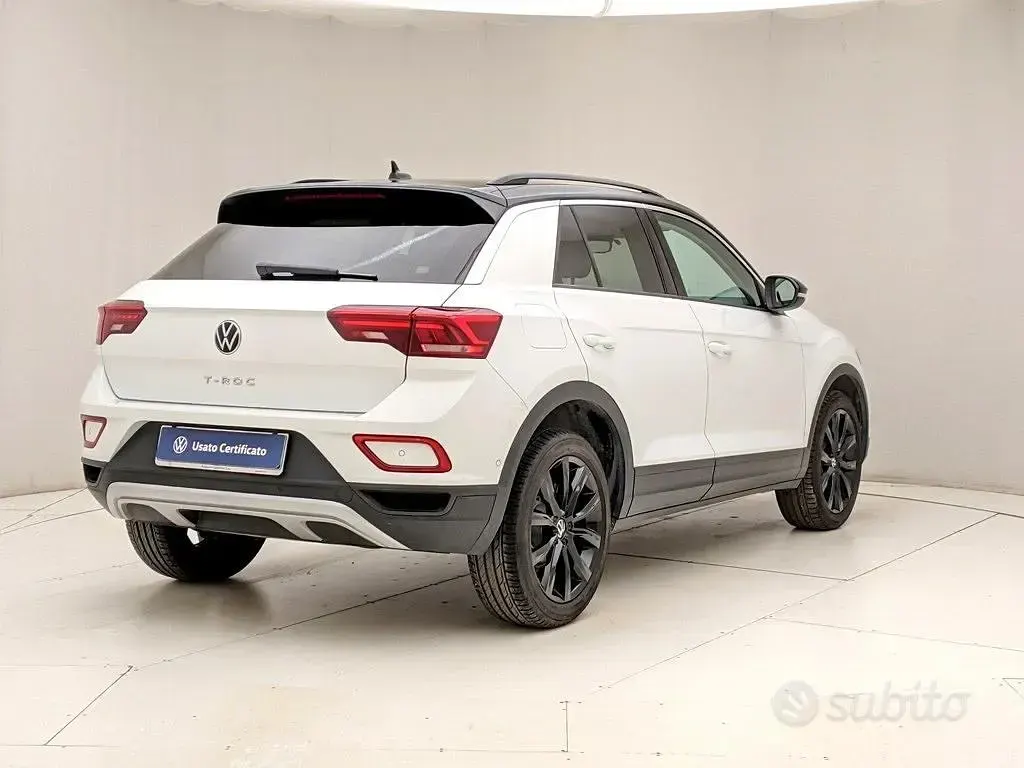 Usata VW T-Roc Life 110 CV (80 kW) 2023 Bianco SUV