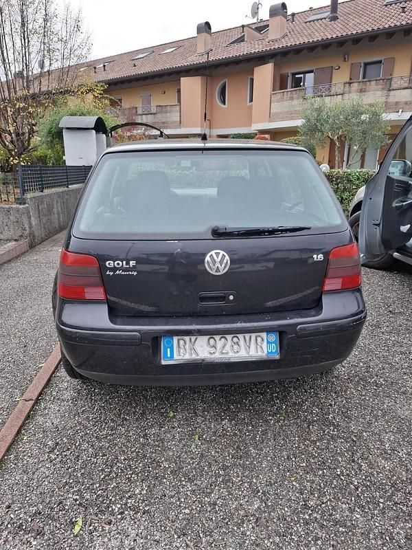 Usata VW Golf IV 104 CV (76 kW) 2000 Blu Berlina