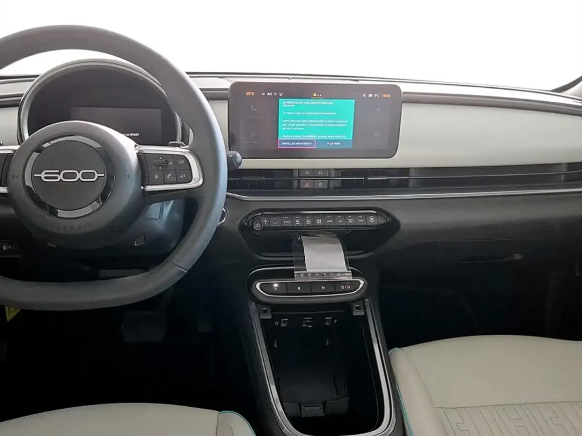 Usata Fiat 600 La Prima 110 CV (80 kW) 2025 Azzurro cielo d'italia SUV