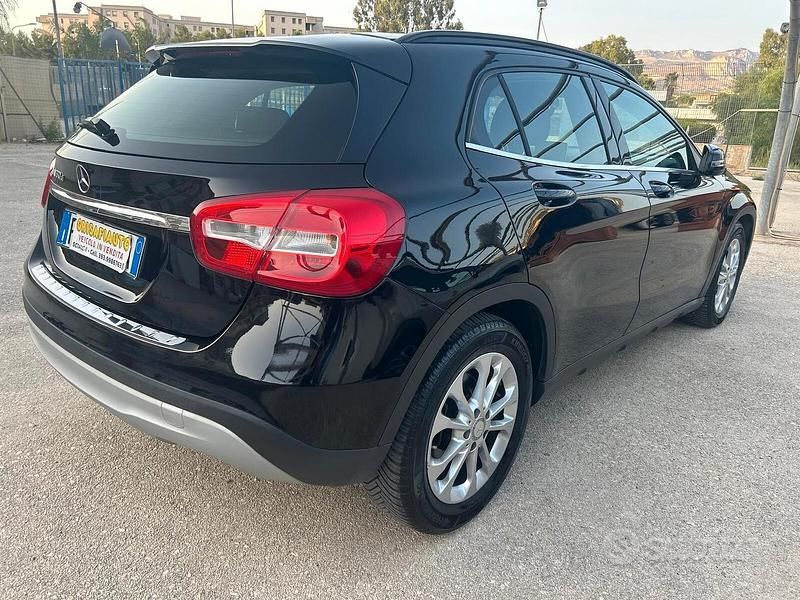 Occasion Mercedes GLA180 Business 110 ch (80 kW) 2017 Noir SUV