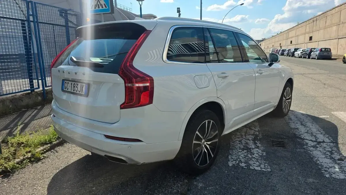 Usado Volvo XC90 Momentum 235 HP (172 kW) 2020 Branco SUV