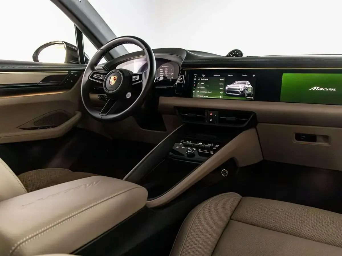 Usata Porsche Macan 144 kW (197 CV) 2024 Grigio ghiaccio metallizzato SUV