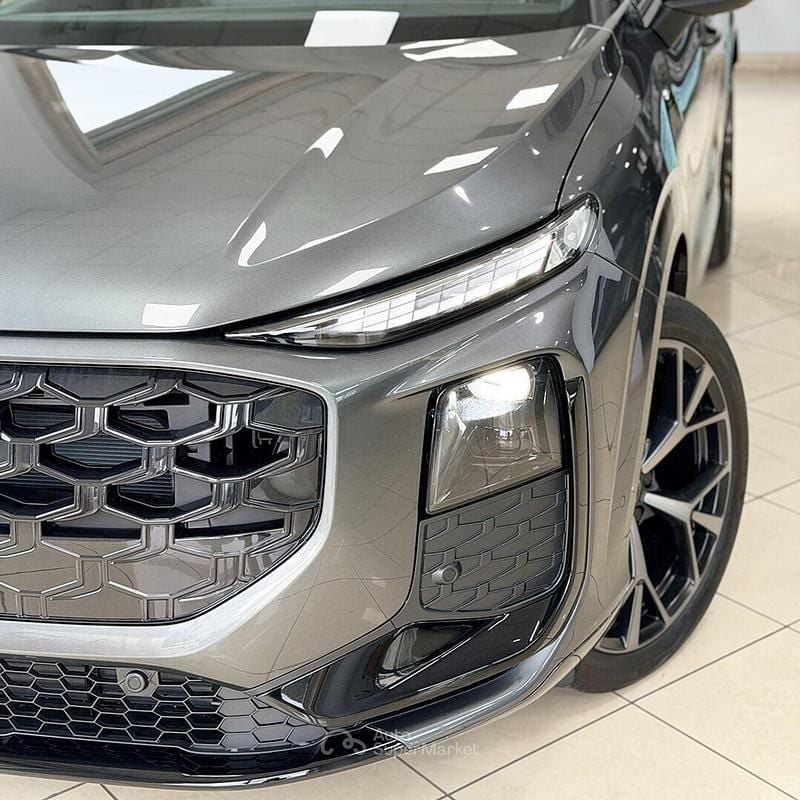 Nuova Audi Q3 Sportback Design 150 CV (110 kW) 2026 Gray SUV