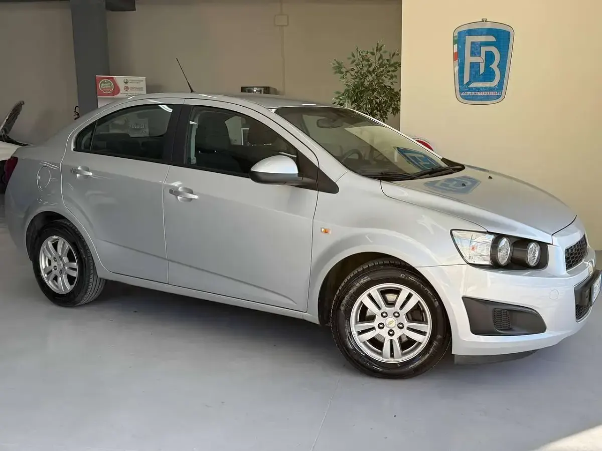 Usata Chevrolet Aveo LT 75 CV (55 kW) 2012 Argento Berlina