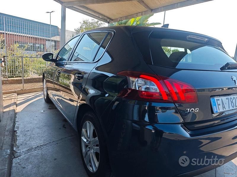 Usata Peugeot 308 Active 110 CV (80 kW) 2016 Blu Berlina