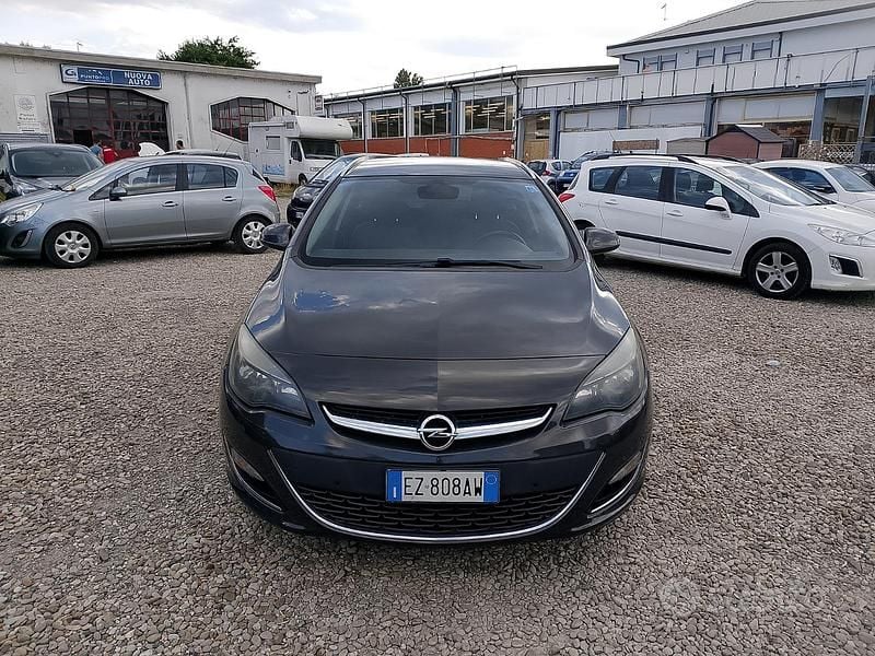 Usata Opel Astra 110 CV (80 kW) 2015 Grigio Station wagon