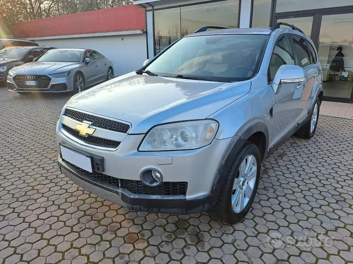 Usata Chevrolet Captiva LT 150 CV (110 kW) 2008 Grigio SUV