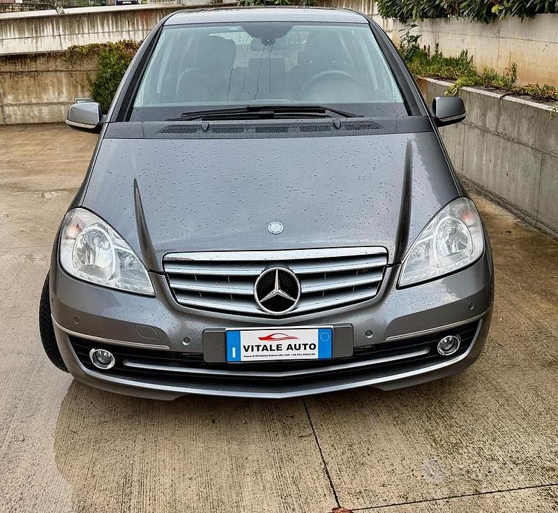 Usata Mercedes A180 Edition 108 CV (79 kW) 2010 Grigio Berlina