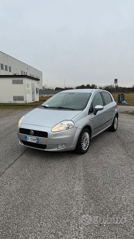 Usata Fiat Grande Punto Active 77 CV (56 kW) 2007 Grigio Utilitaria