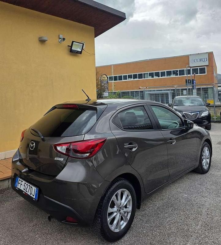Usata Mazda 2 Evolve 105 CV (77 kW) 2016 Marrone Utilitaria