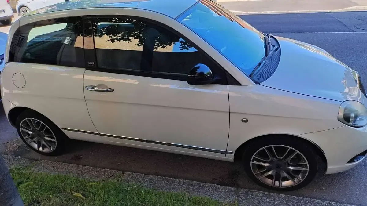 Usata Lancia Ypsilon 69 CV (50 kW) 2011 Bianco Utilitaria