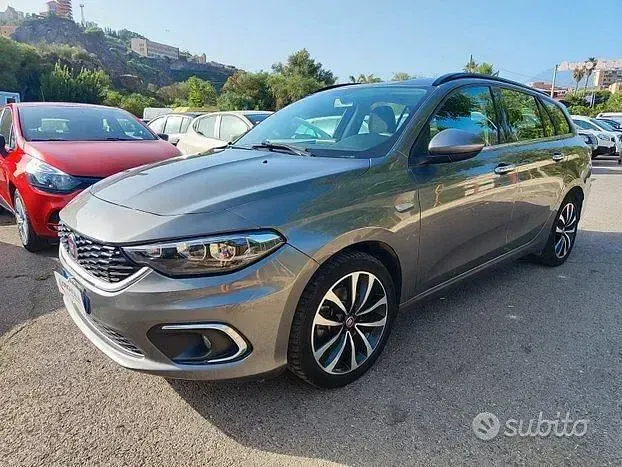 Usata Fiat Tipo 120 CV (88 kW) 2018 Grigio Monovolume
