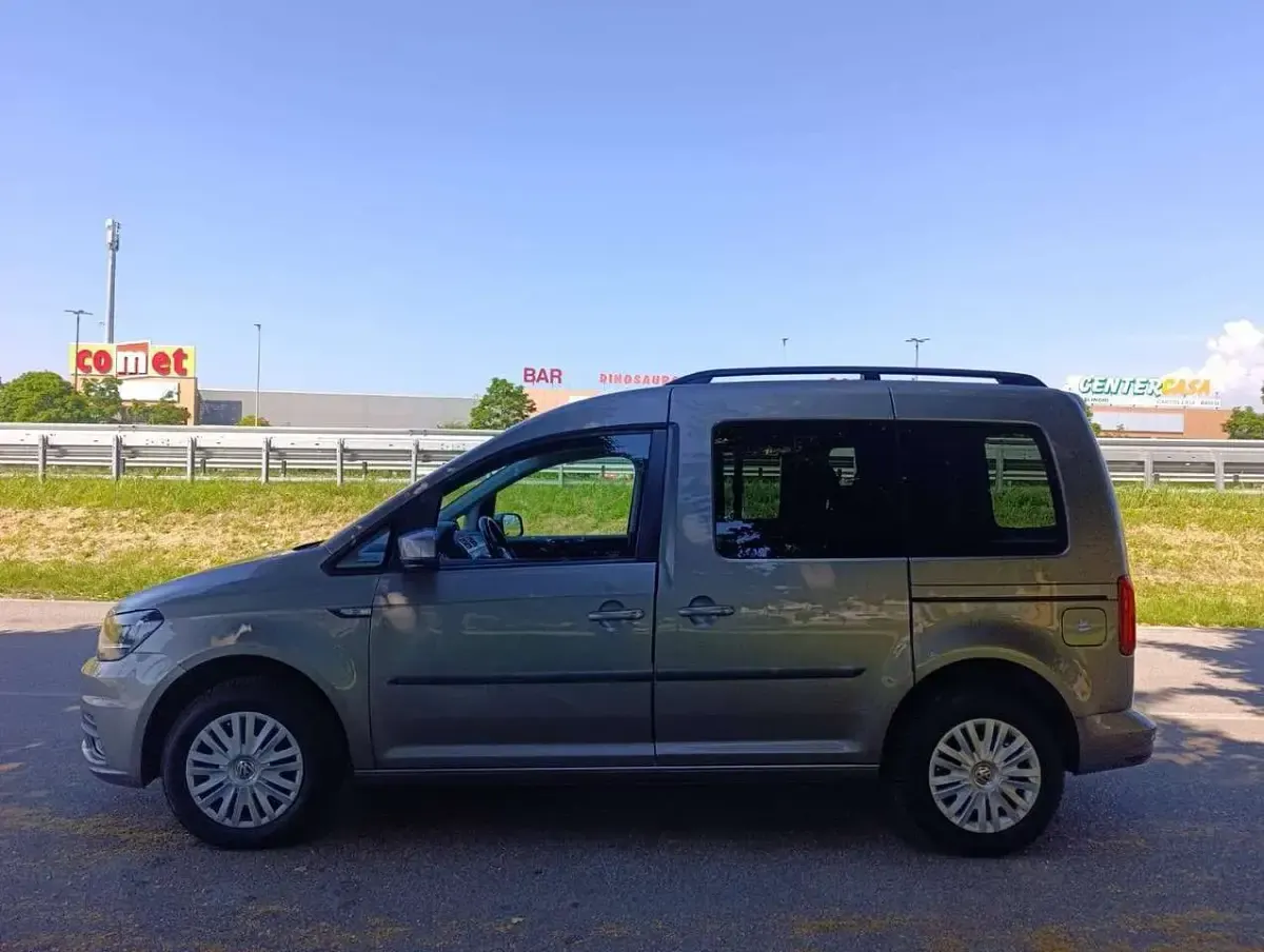 Usata VW Caddy 102 CV (75 kW) 2017 Bronzo Monovolume