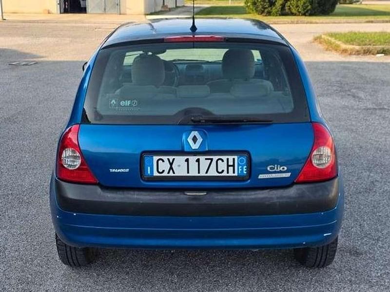 Usata Renault Clio II Authentique 58 CV (42 kW) 2005 Blu/azzurro Berlina