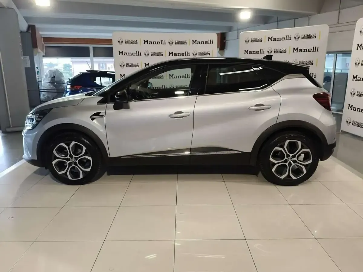 Usata Renault Captur Techno 145 CV (106 kW) 2023 Grigio SUV