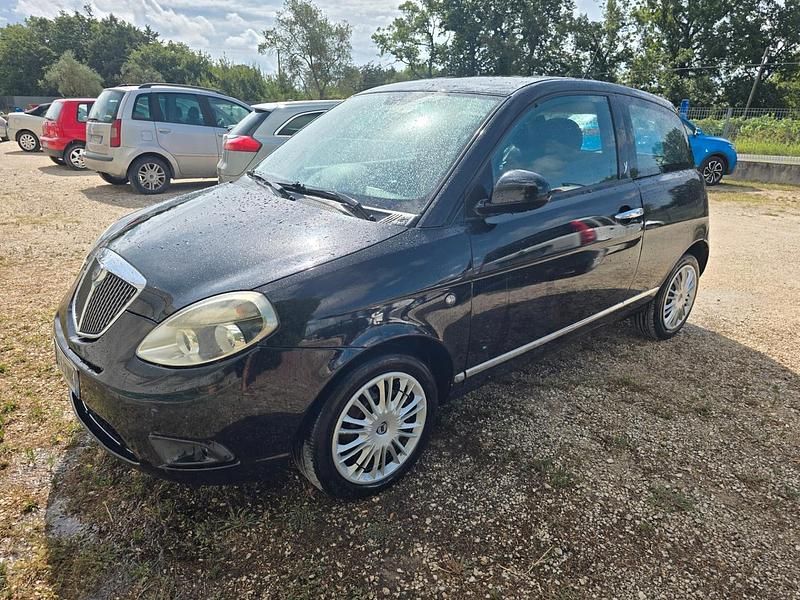 Usata Lancia Ypsilon Platinum 75 CV (55 kW) 2011 Nero Utilitaria