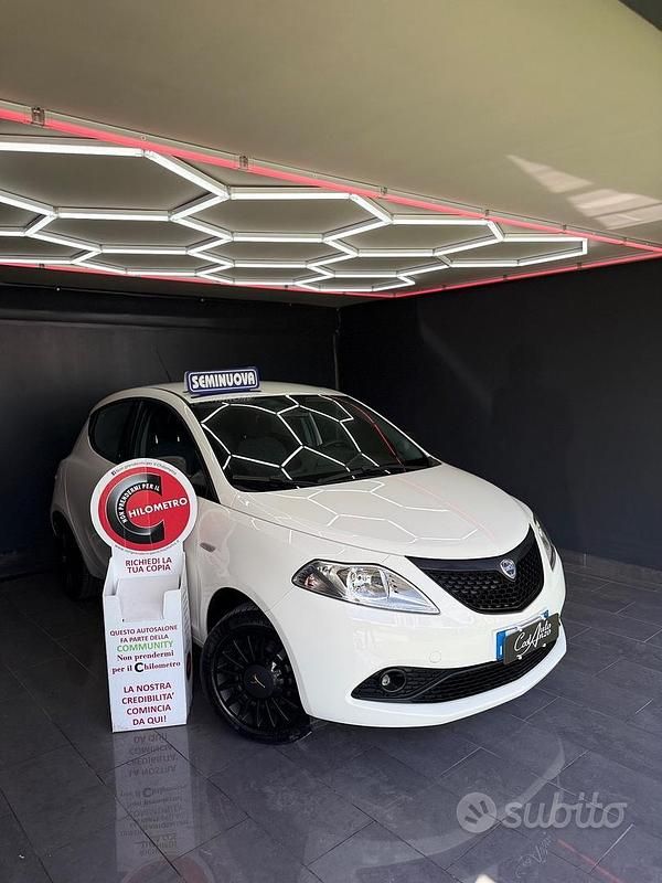 Bianco Usata 2020 Lancia Ypsilon Platinum Due volumi | 10.499 € (Buon prezzo) - Immagine 1/4