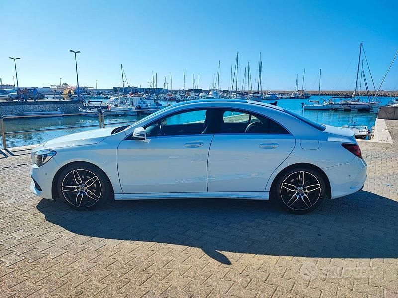 Bianco Usata 2017 Mercedes CLA180 Premium Tre volumi | 16.500 € - Immagine 1/4