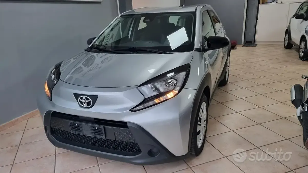 Usata Toyota Aygo X Active 72 CV (52 kW) 2023 Grigio SUV