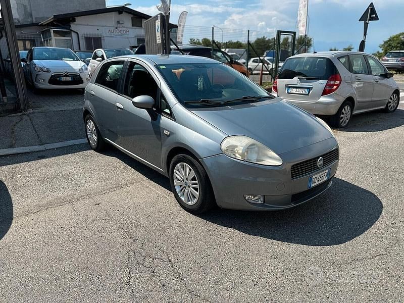 Usata Fiat Grande Punto Emotion 95 CV (69 kW) 2006 Grigio Utilitaria
