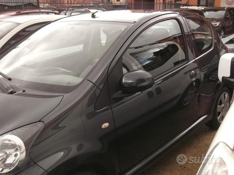 Usata Toyota Aygo Sol 67 CV (49 kW) 2006 Grigio Utilitaria