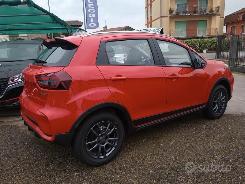 Usata EMC Wave 2 103 CV (75 kW) 2024 Rosso SUV