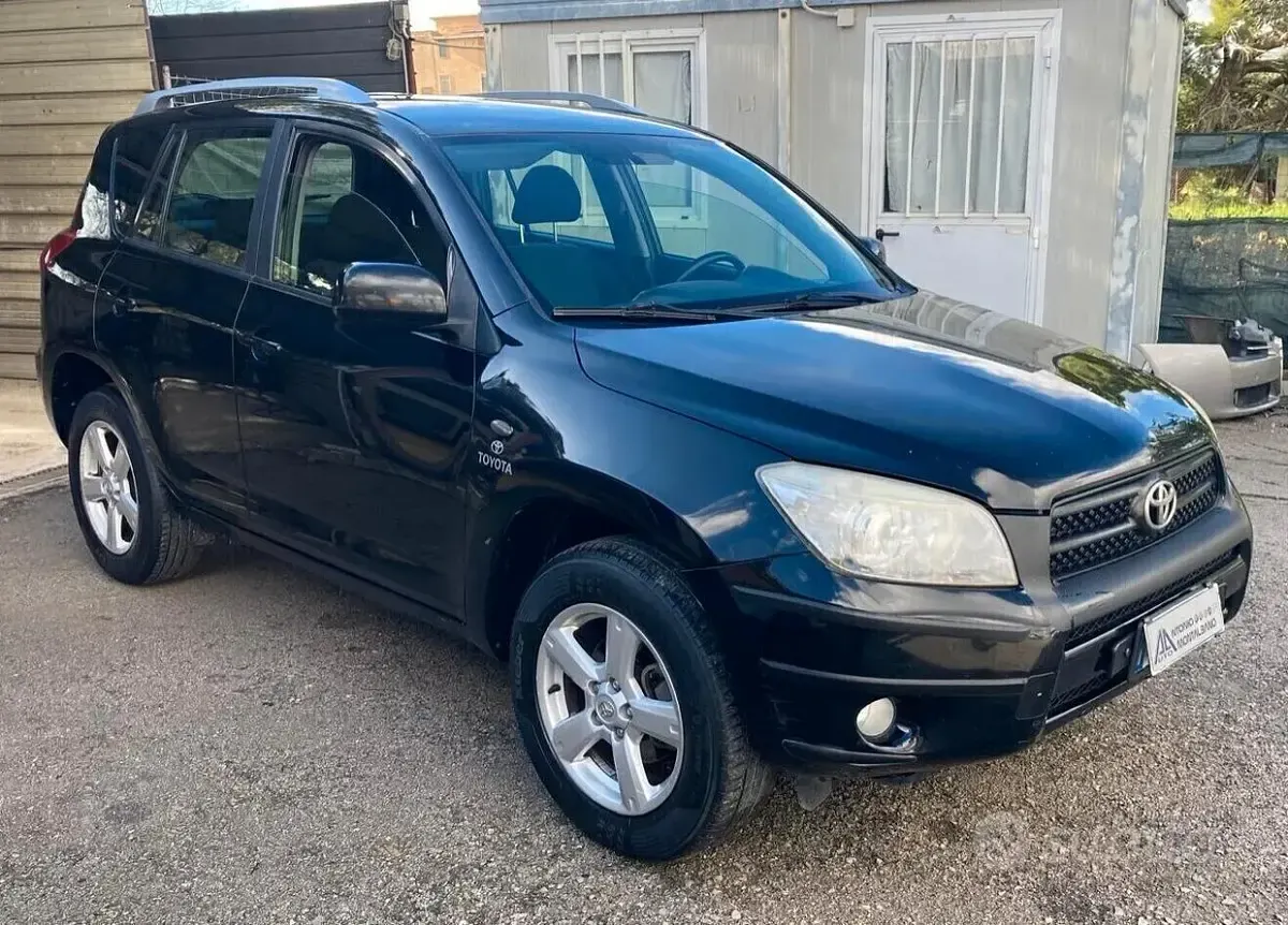 Usata Toyota RAV4 136 CV (100 kW) 2006 Nero SUV