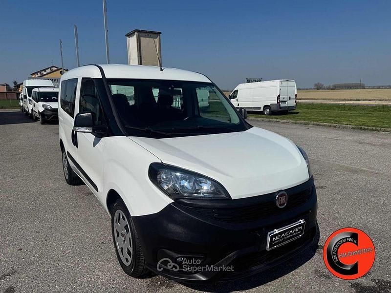 Usata Fiat Doblò 95 CV (69 kW) 2019 Bianco pastello Monovolume
