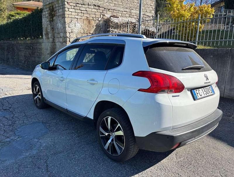 Usata Peugeot 2008 Access 90 CV (66 kW) 2016 Bianco SUV